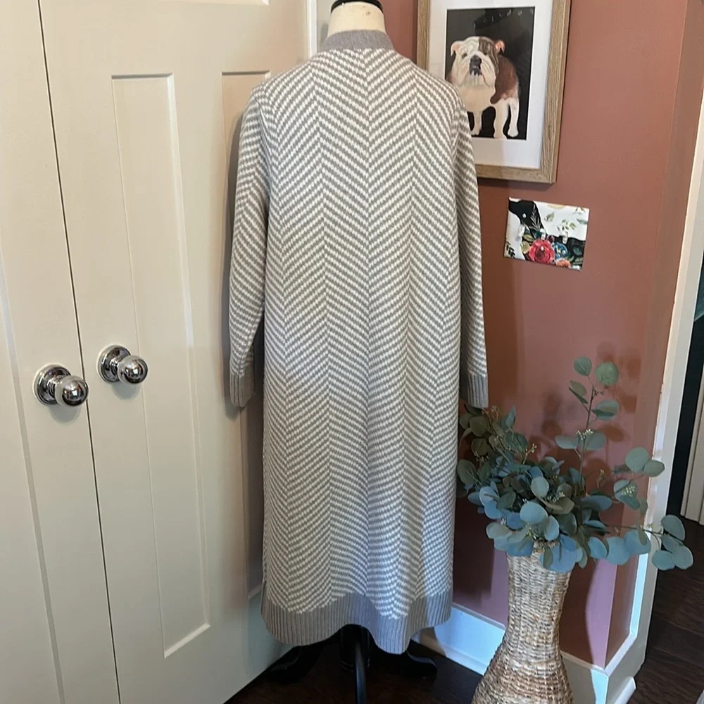 Torrid Gray & white Chevron pockets Long open front  duster 1 (14) cardigan